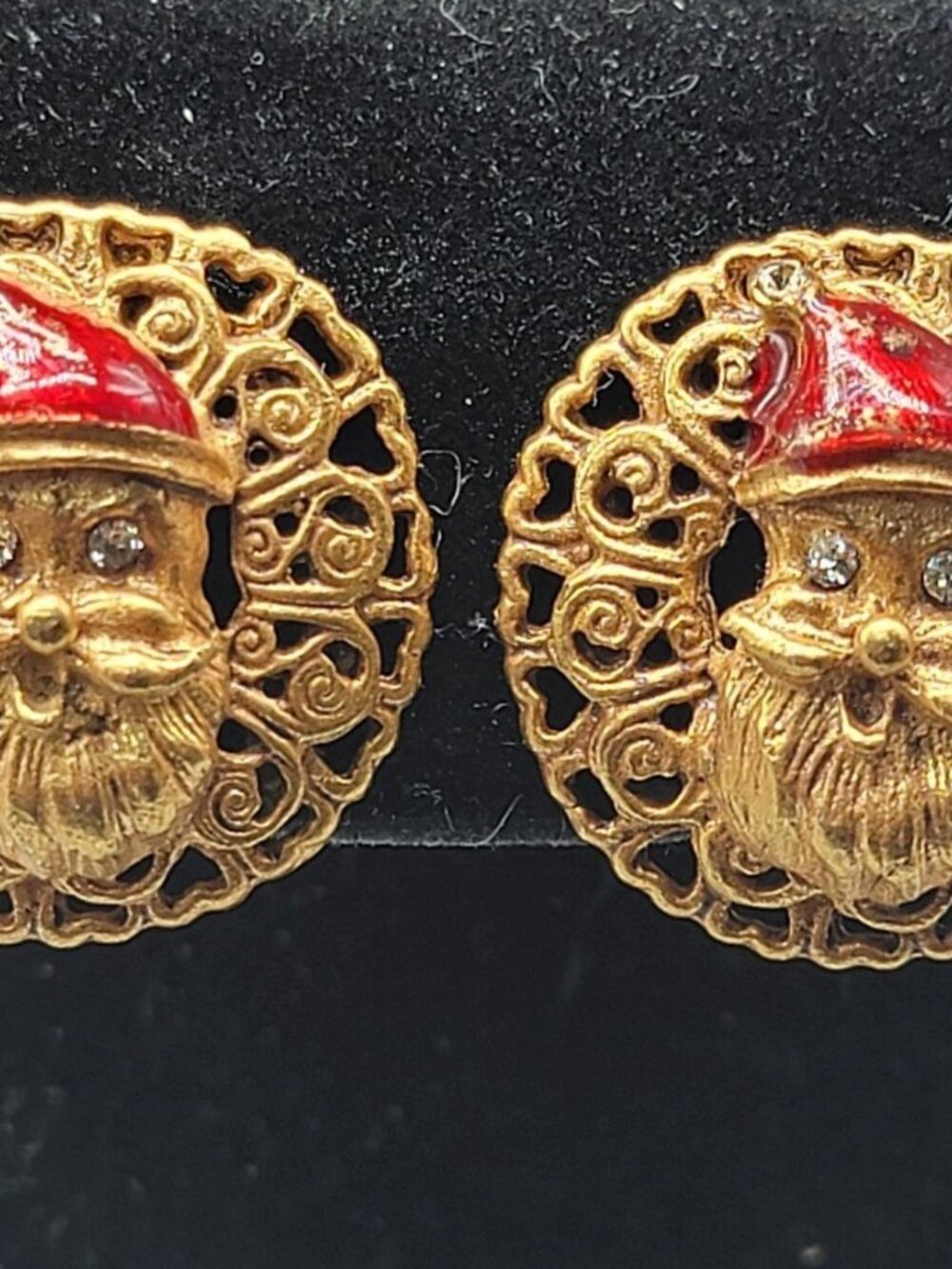 Don Lin Santa Clip On Earrings Vintage Rhinestone Eyes Red Enamel Hat Gold Tone - Picture 2 of 11